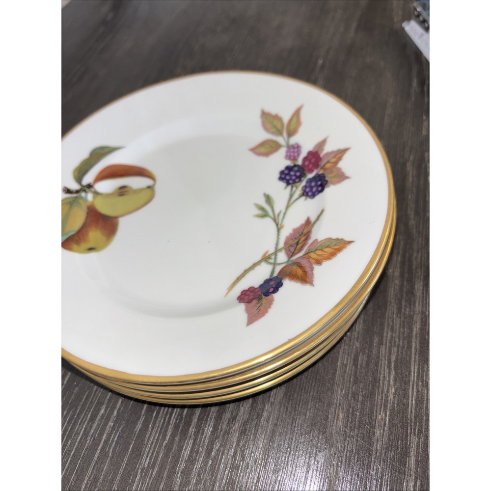 Royal Worcester EVESHAM GOLD Trim 6 1/2" Bread and Butter Plates Set of 4 - Picture 3 of 6